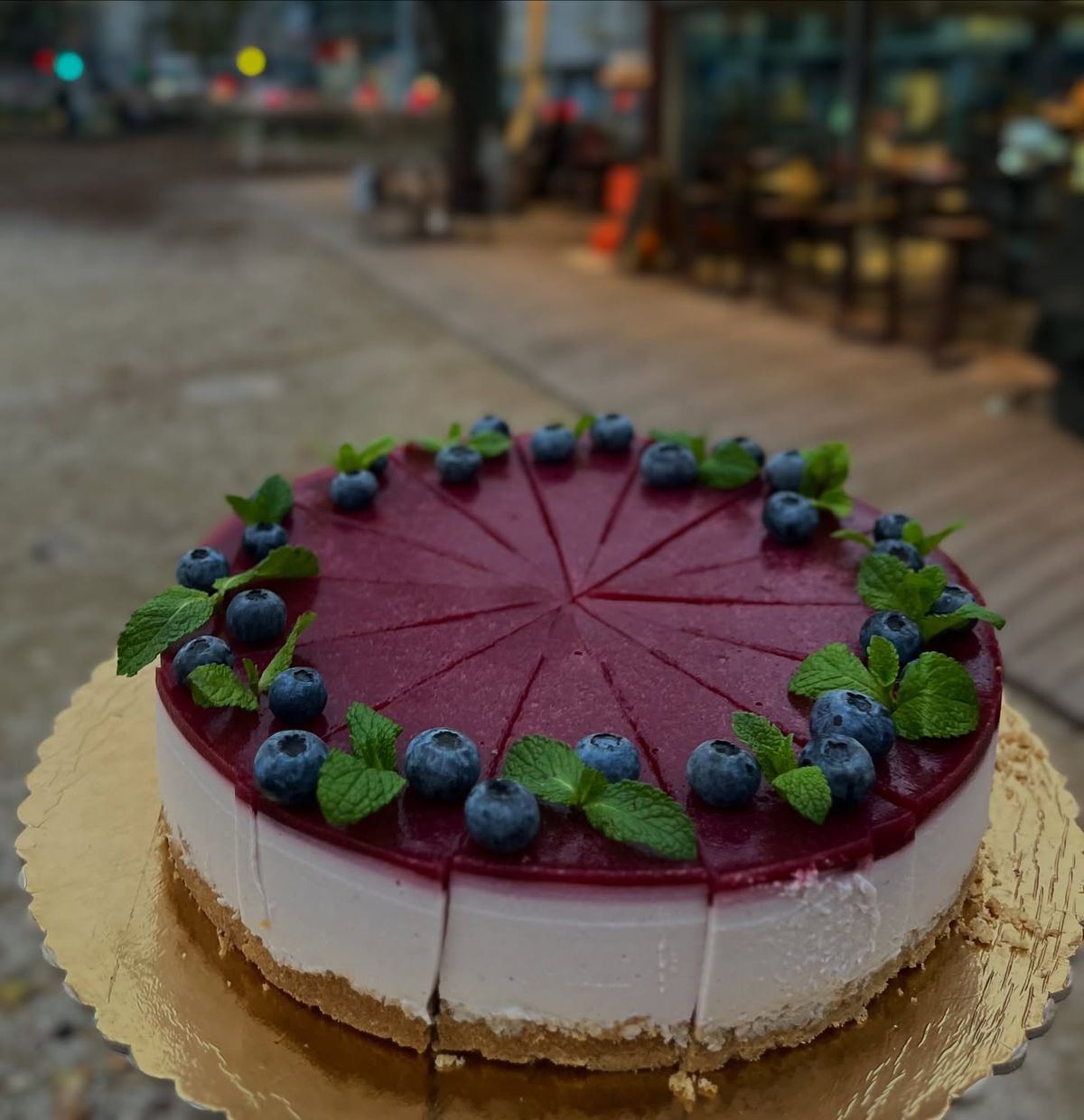 Borůvkový cheesecake z vlastní pekárny PARQ